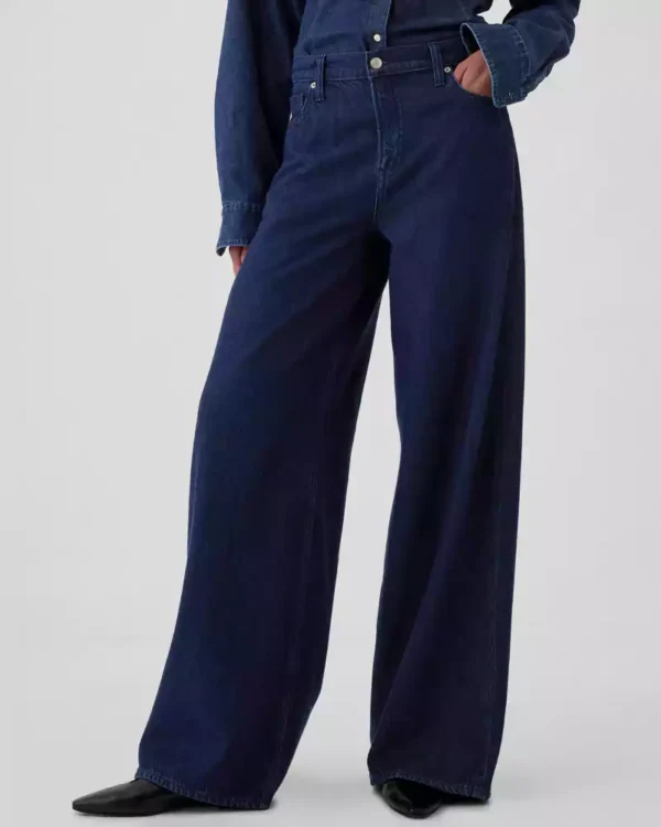 Baggy jean in a dark indigo wash. Baggy jean in a dark indigo wash