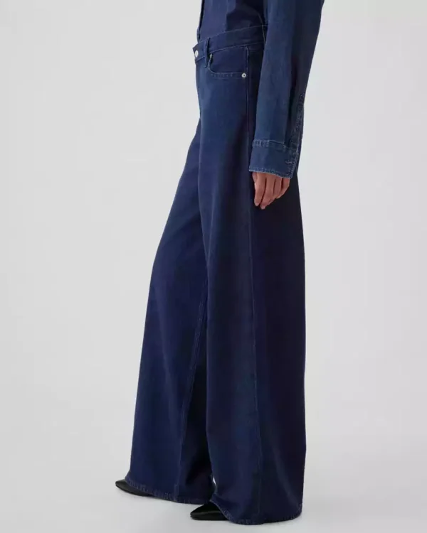 Baggy jean in a dark indigo wash. Baggy jean in a dark indigo wash