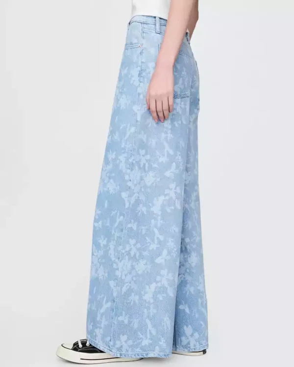 Baggy jean with an allover floral print Baggy jean with an allover floral print