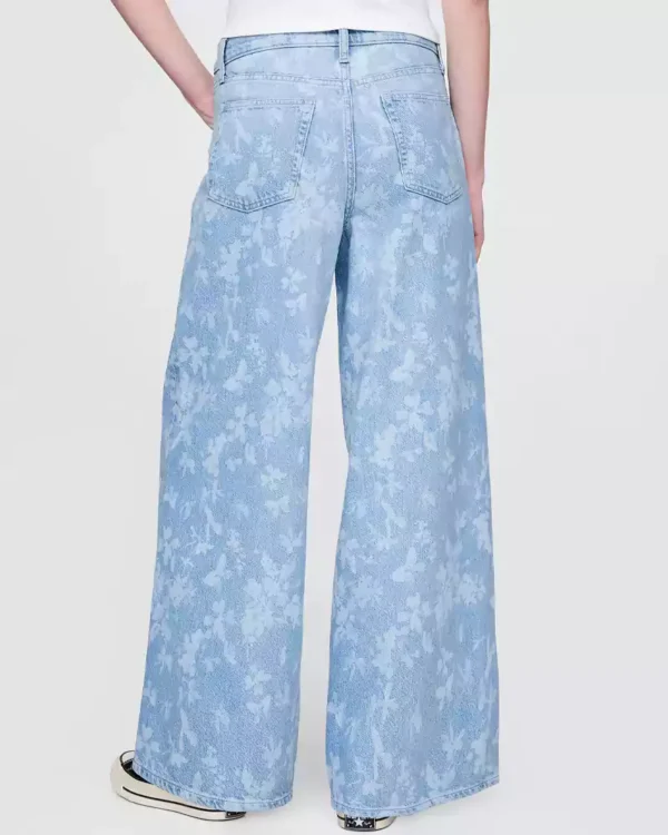 Baggy jean with an allover floral print Baggy jean with an allover floral print