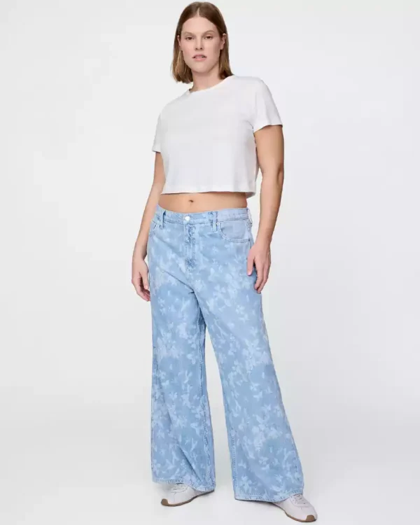 Baggy jean with an allover floral print Baggy jean with an allover floral print