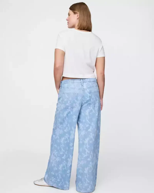 Baggy jean with an allover floral print Baggy jean with an allover floral print