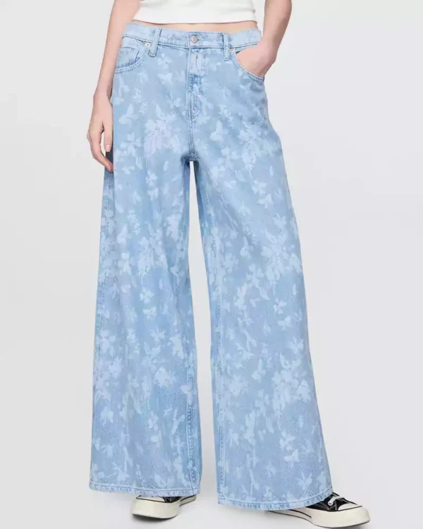 Baggy jean with an allover floral print Baggy jean with an allover floral print