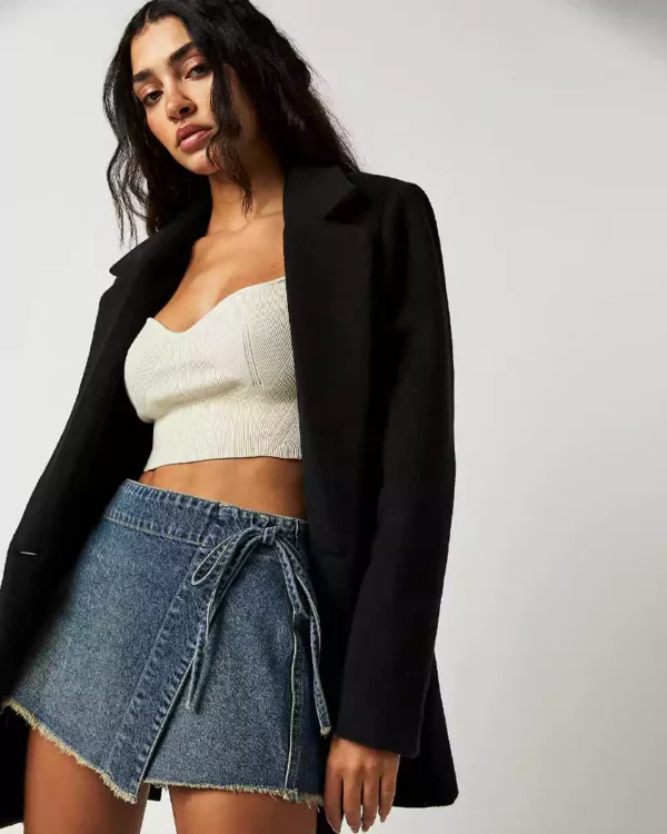 Denim mini skirt with a frayed hem