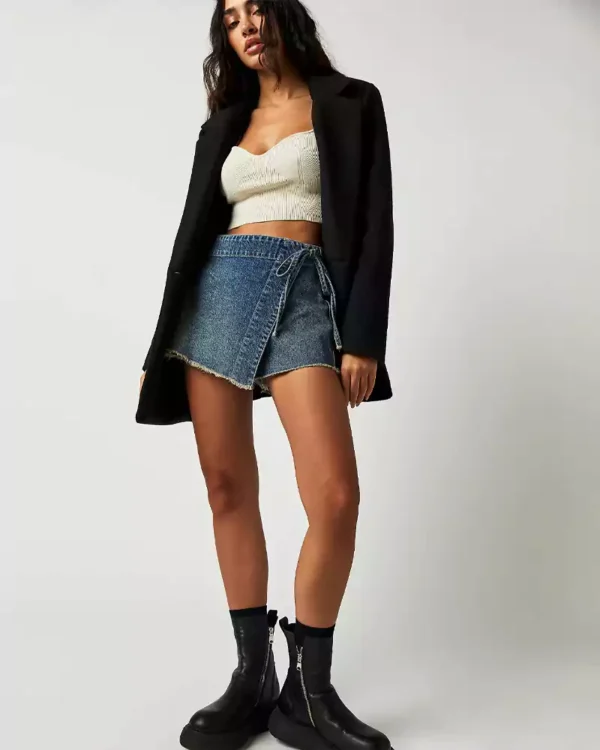 Denim mini skirt with a frayed hem