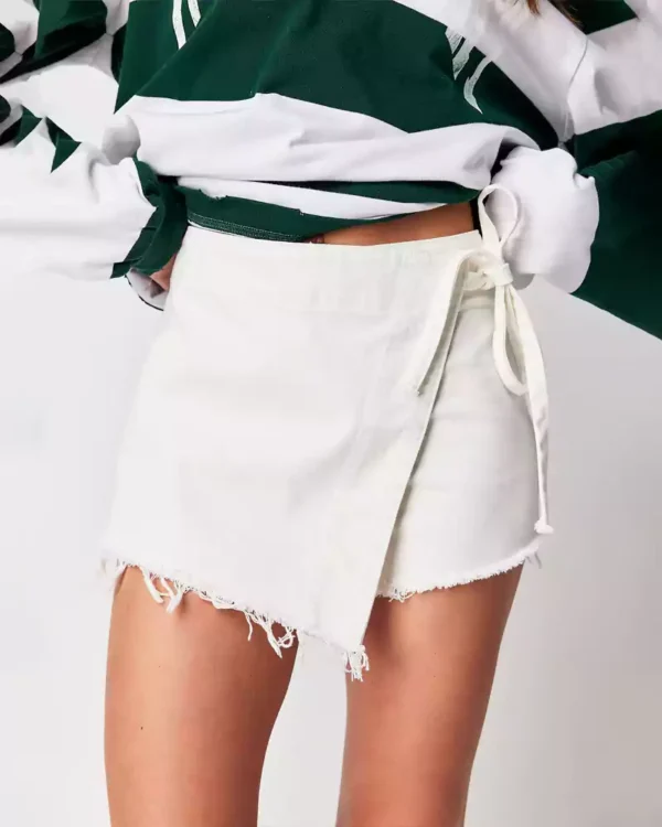 Denim mini skirt with a frayed hem