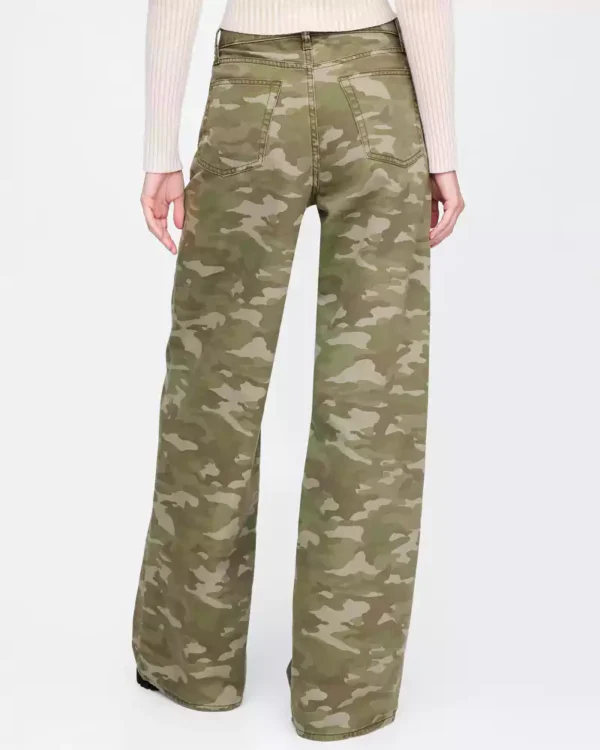 Mid Rise Camo Baggy Jeans Mid Rise Camo Baggy Jeans