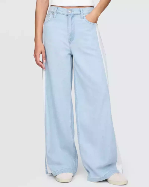 baggy jean in a light wash with side stripes Baggy jean in a light wash with side stripes