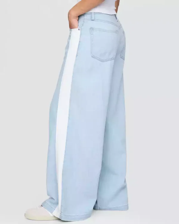 baggy jean in a light wash with side stripes Baggy jean in a light wash with side stripes