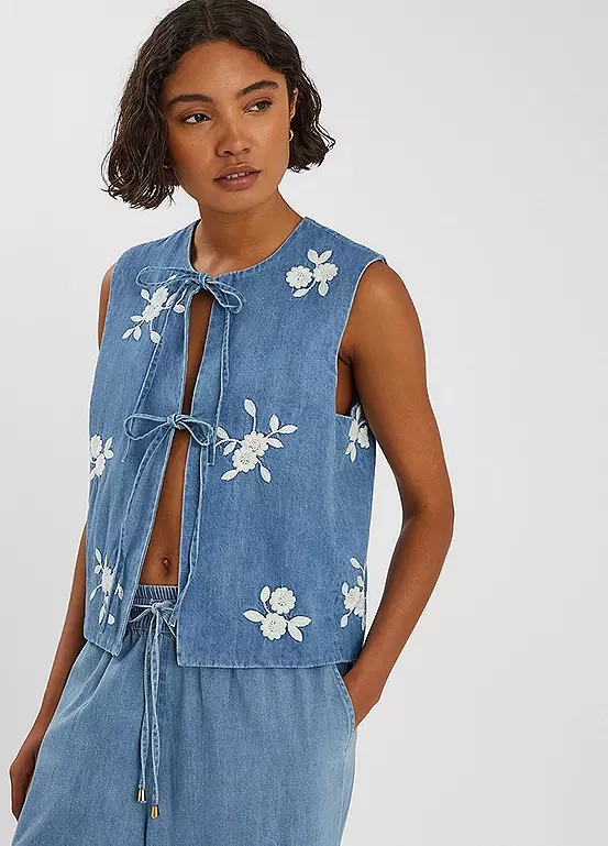 Affixed Cloth Embroidery Denim Clothing Accessorize Floral Embroidered Denim Waistcoat