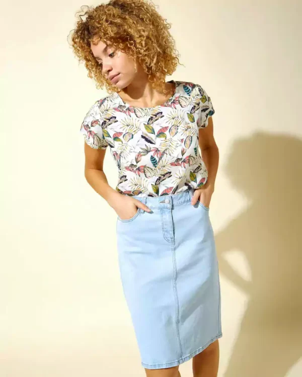 Elastic waist denim skirt