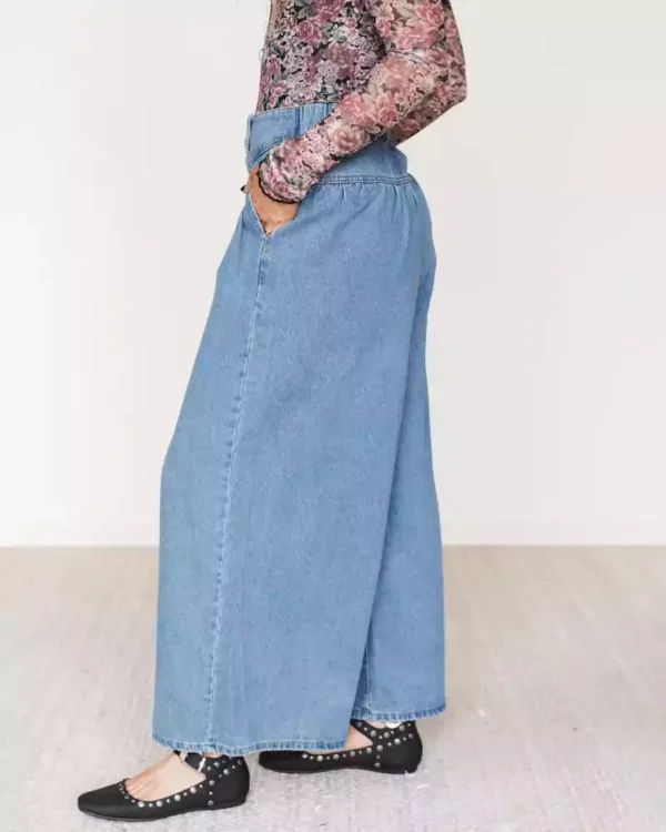 Light denim wide leg jeans