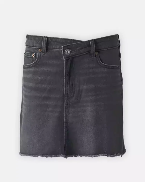 Denim skirt with frayed hem